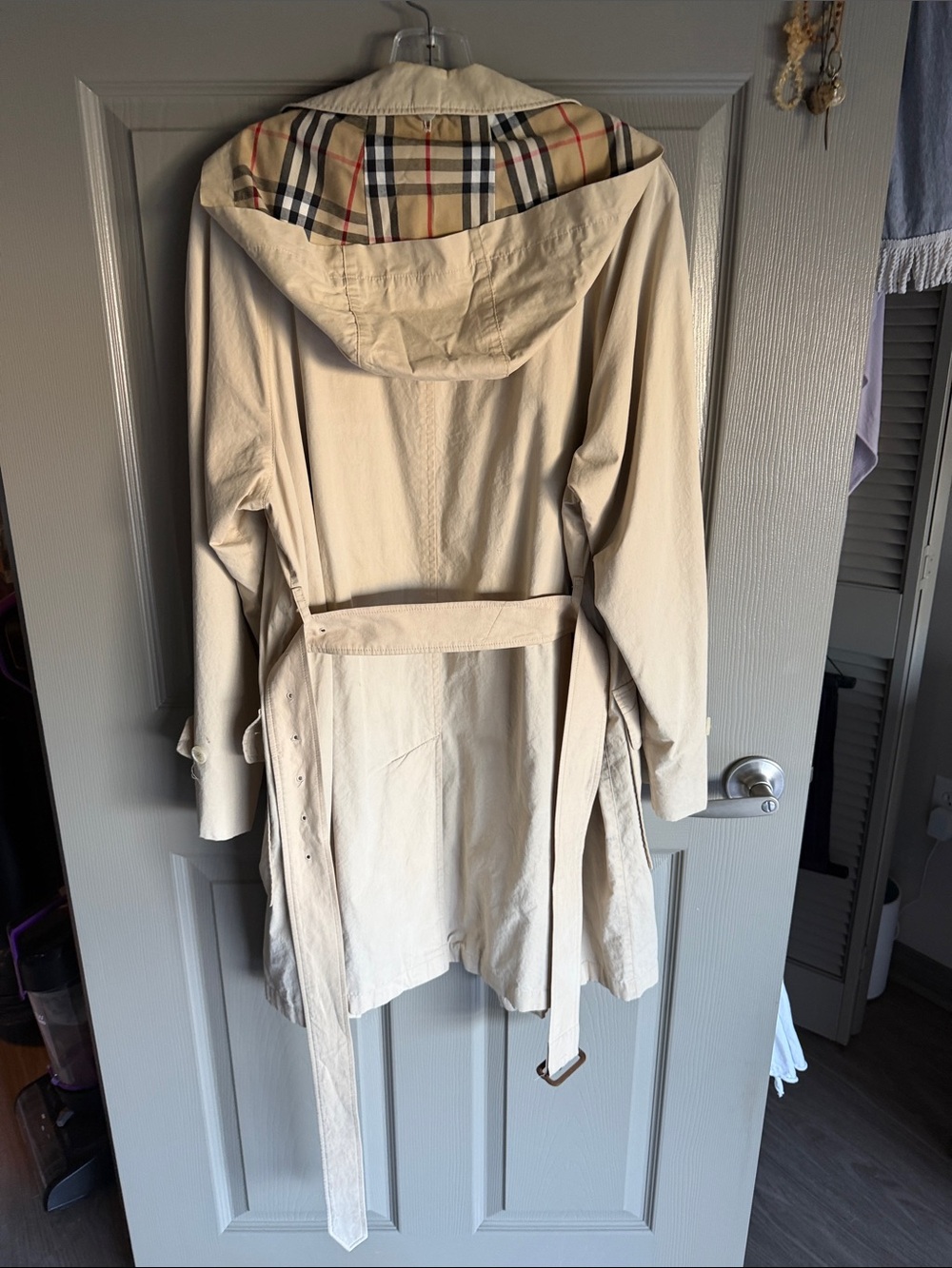 Burberry Cream Trench Coat with Signature Check Lining - Picture 2 of 7